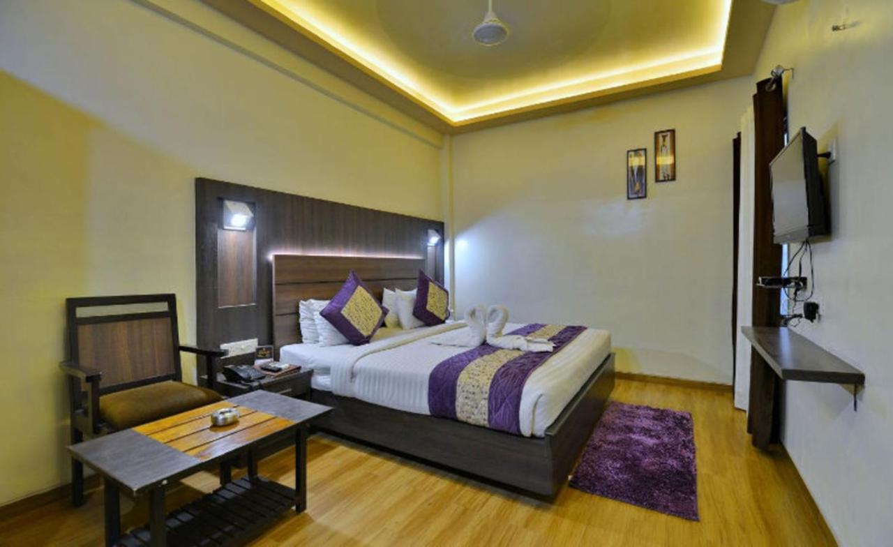 Hotel Samrat Джабалпур Екстериор снимка