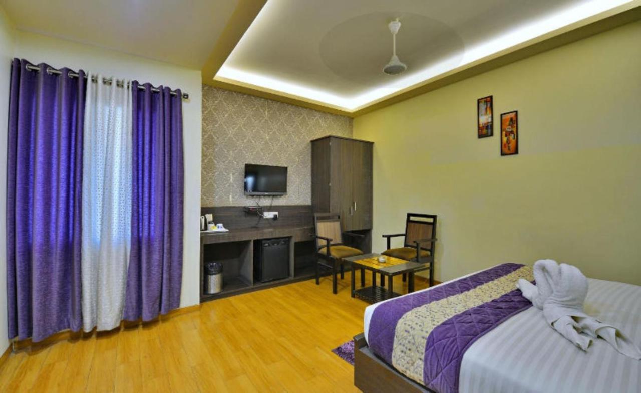 Hotel Samrat Джабалпур Екстериор снимка