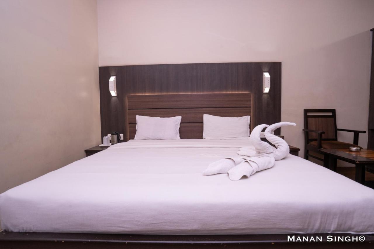 Hotel Samrat Джабалпур Екстериор снимка
