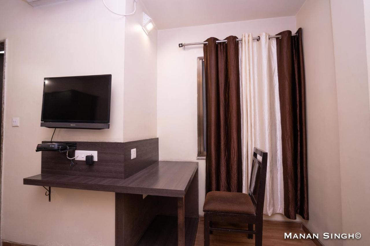 Hotel Samrat Джабалпур Екстериор снимка