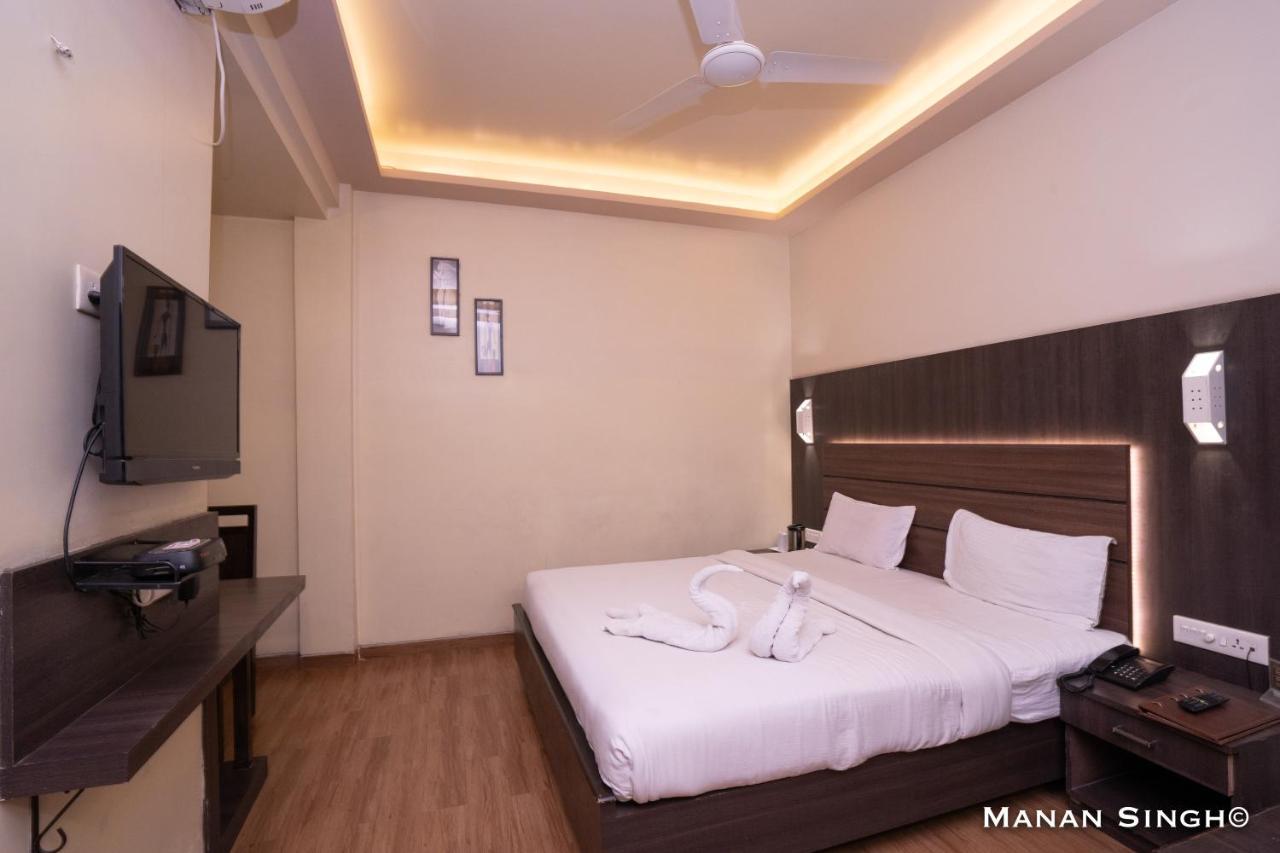 Hotel Samrat Джабалпур Екстериор снимка