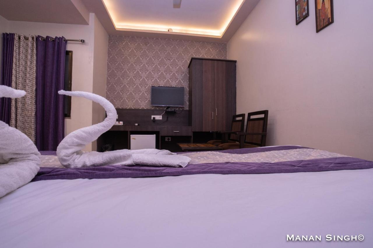 Hotel Samrat Джабалпур Екстериор снимка
