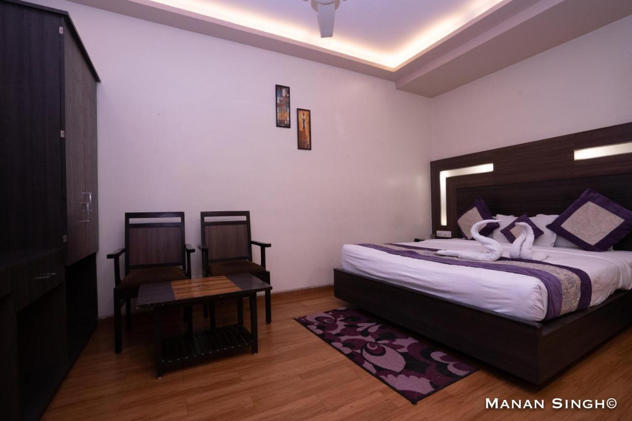 Hotel Samrat Джабалпур Екстериор снимка