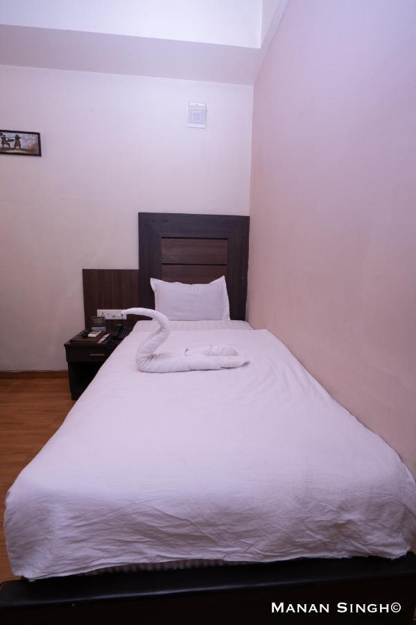 Hotel Samrat Джабалпур Екстериор снимка