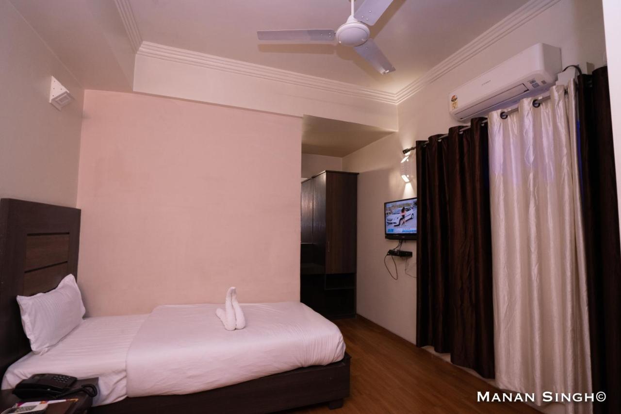 Hotel Samrat Джабалпур Екстериор снимка