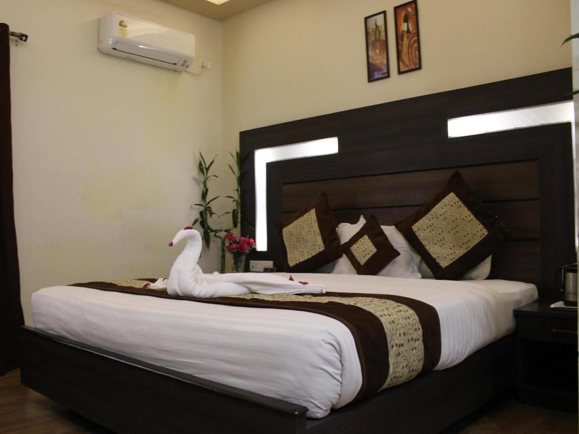 Hotel Samrat Джабалпур Екстериор снимка