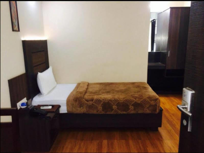 Hotel Samrat Джабалпур Екстериор снимка